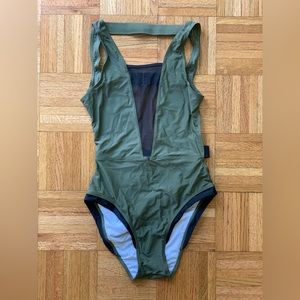One piece swim suit